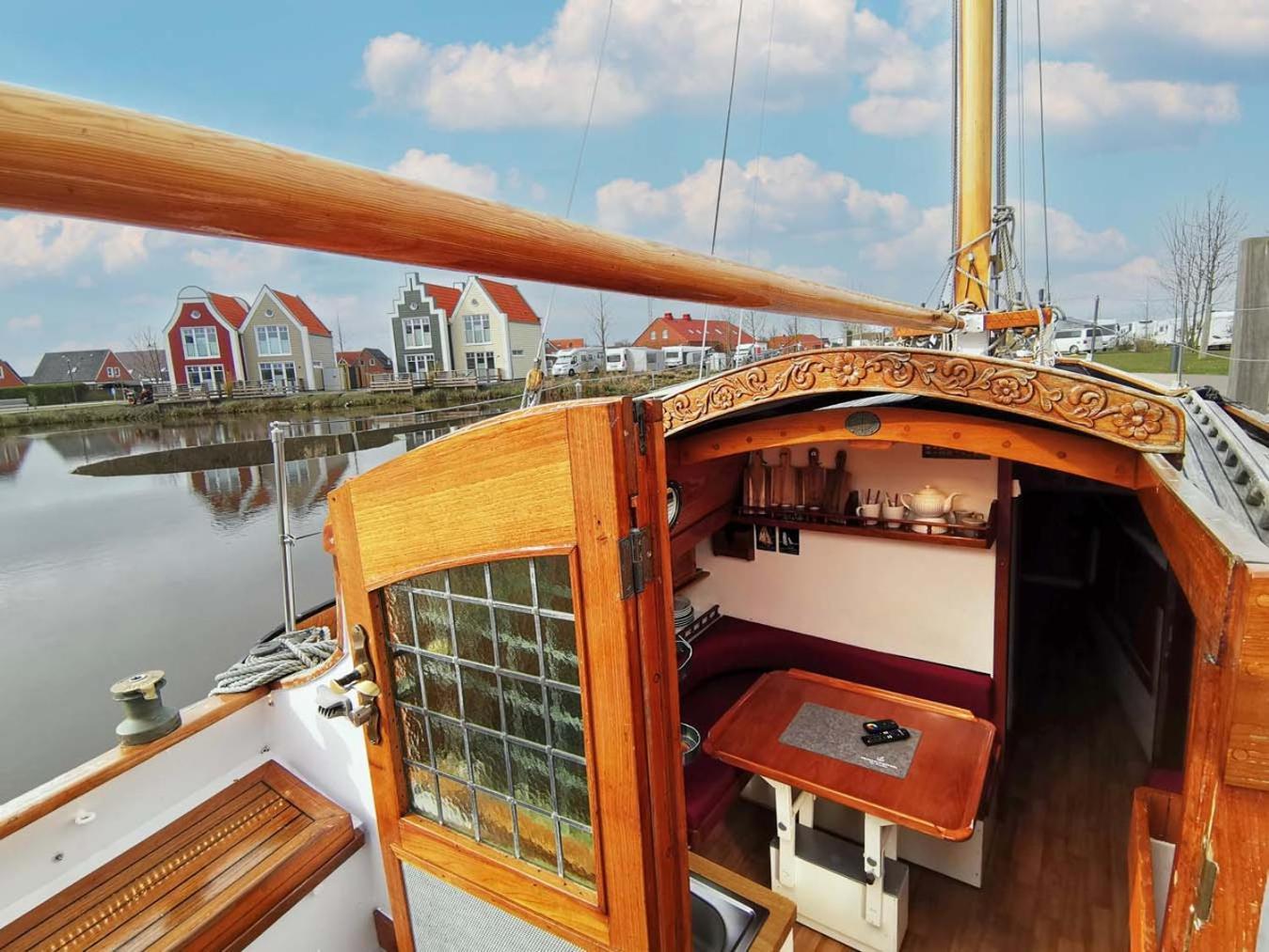 Plattbodenschiff Pandion Hotel Neuharlingersiel Ngoại thất bức ảnh