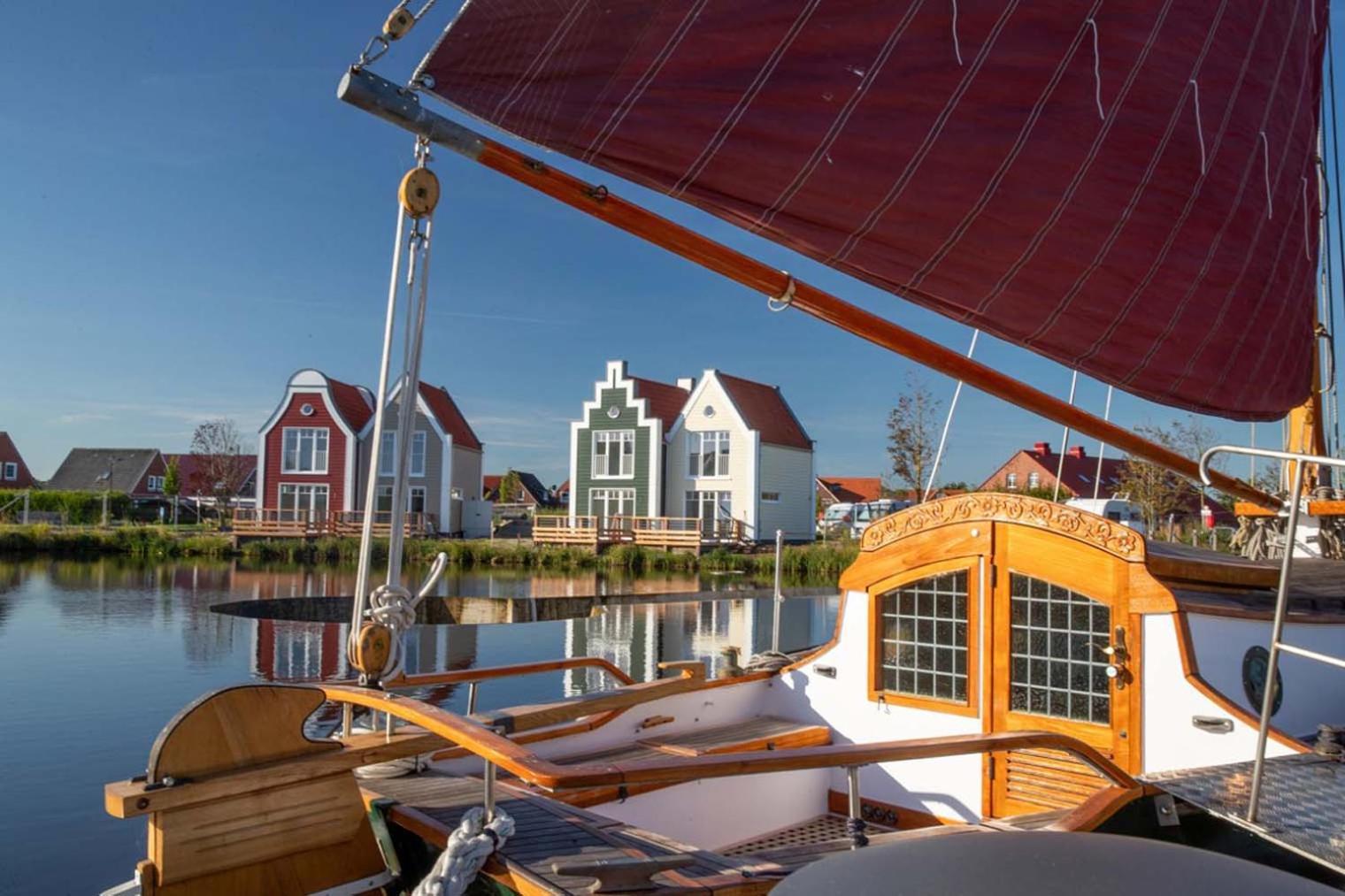 Plattbodenschiff Pandion Hotel Neuharlingersiel Ngoại thất bức ảnh